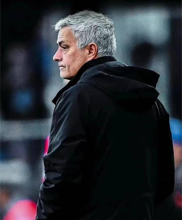 关于穆里尼奥赞扬球队团结一致,取得连胜的信息 关于穆里尼奥赞扬球队团结一致,取得连胜的信息