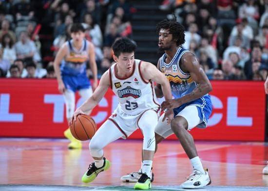 包含沙勒罗洛在主场取胜，保留冲击资格的词条