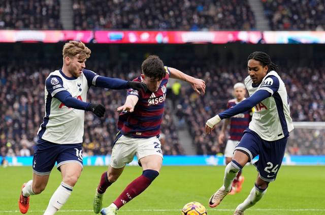 爱游戏官网-热刺防守表现不佳，主场惨遭逆转