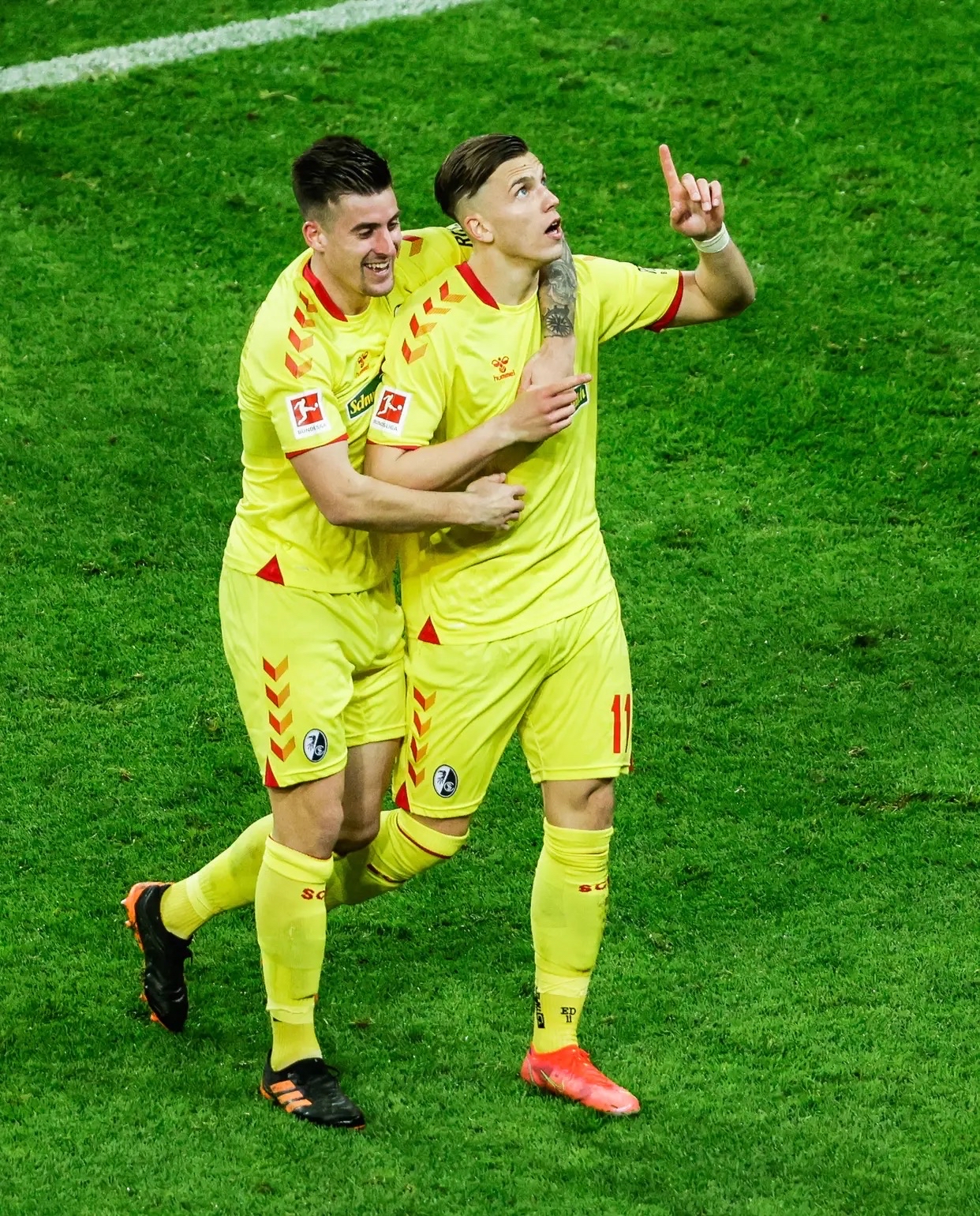 爱游戏app下载-弗赖堡凭借进球差位上升，球队表现稳健