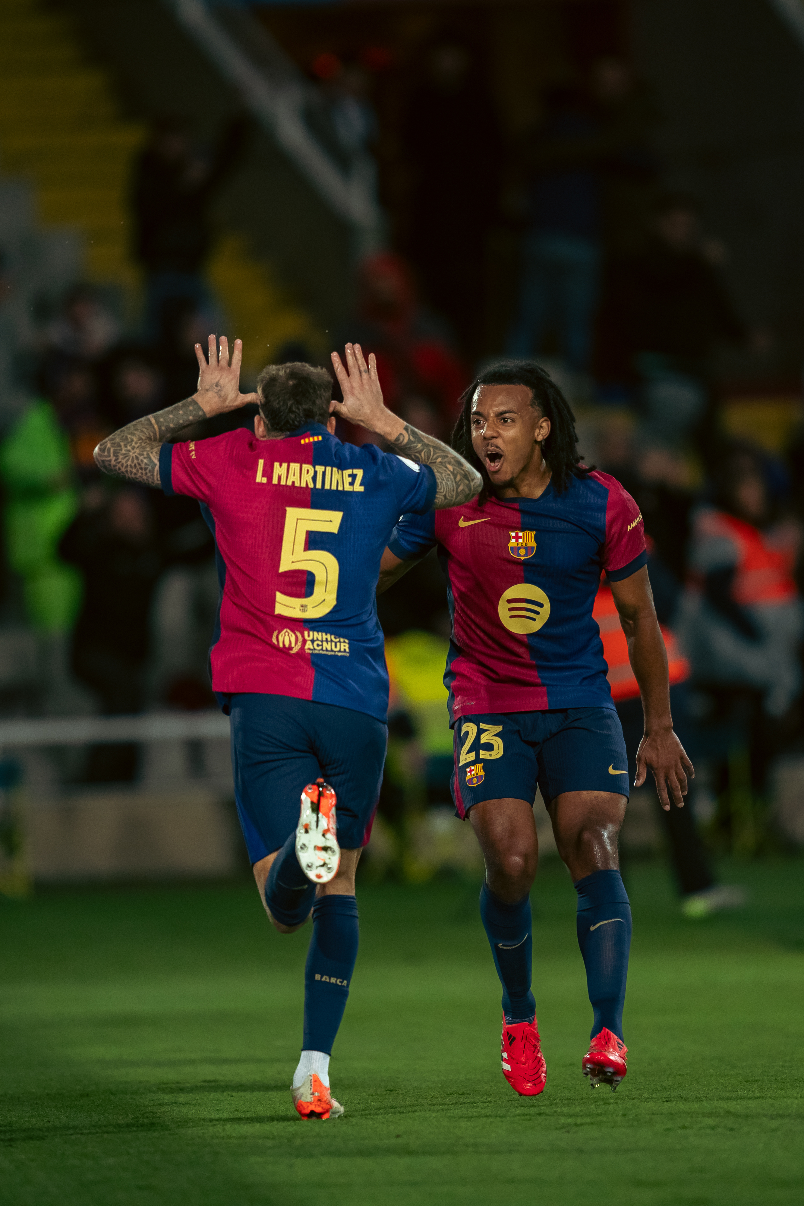 西班牙队在比赛中发挥稳定获胜