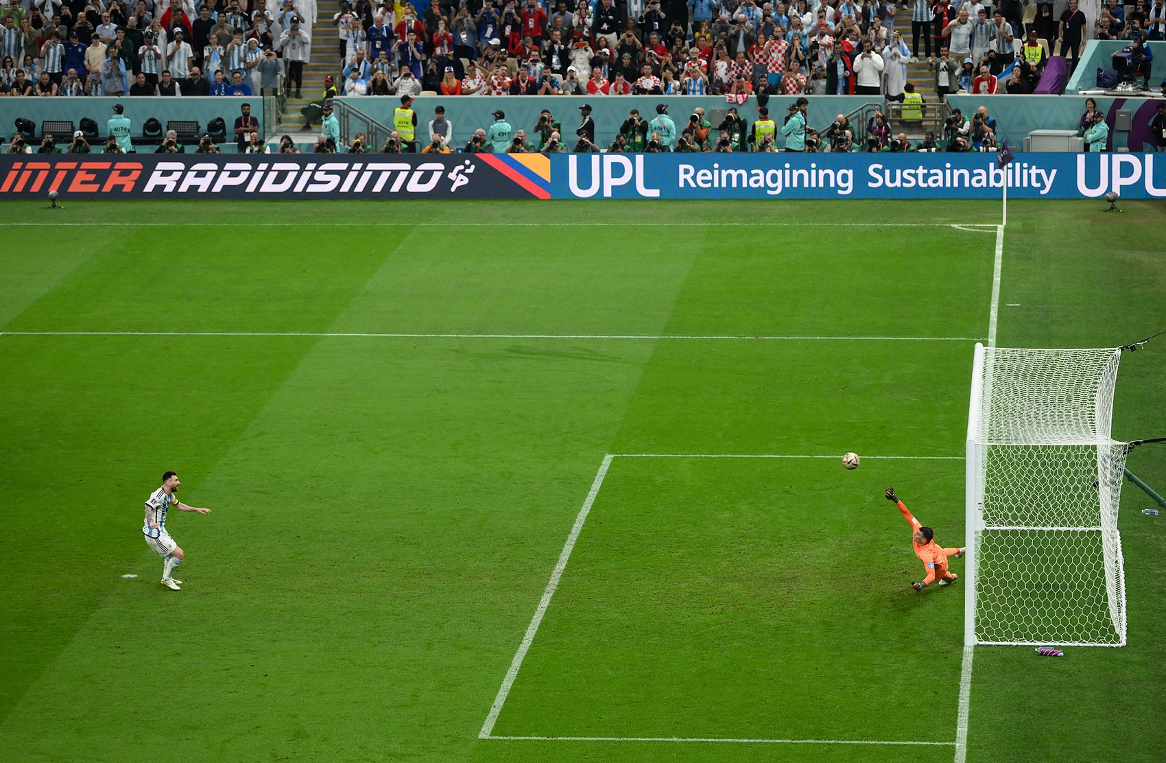 足球世界的精彩瞬间被收录为经典回放的简单介绍