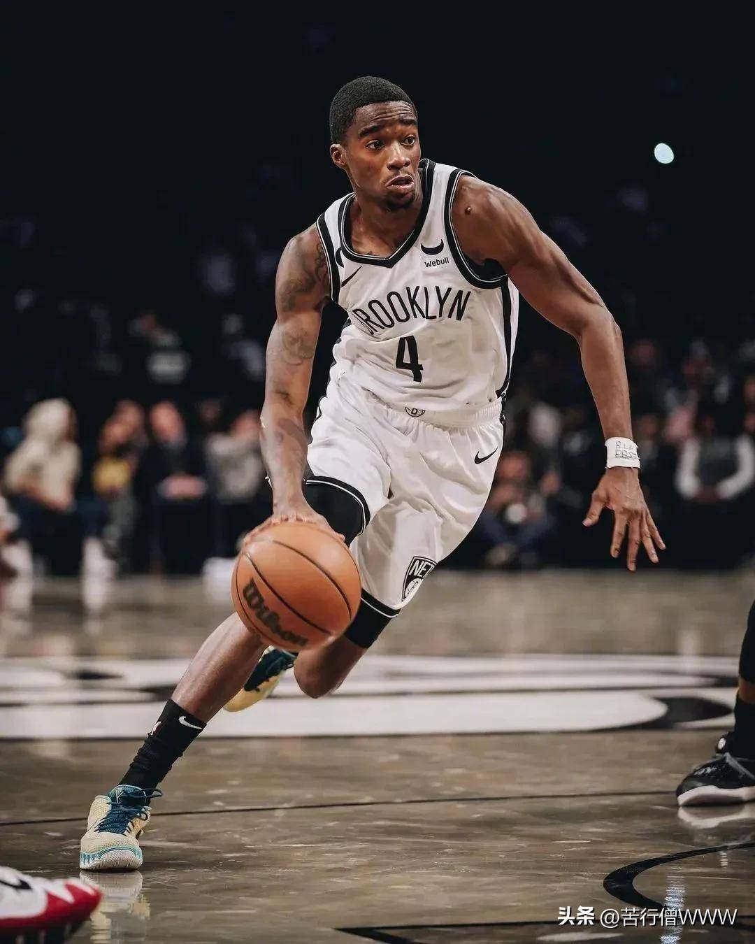 当红球星一人独得分，带队获胜的简单介绍