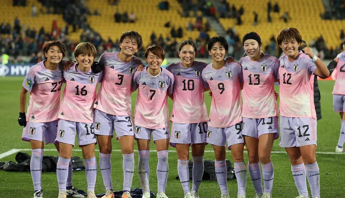 爱游戏官网入口-瑞典队在国际比赛中实现逆袭，让人大跌眼镜