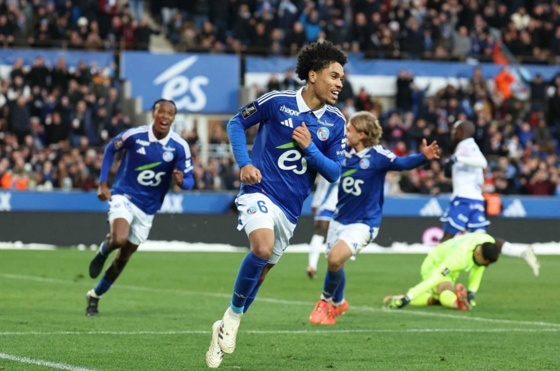 里尔客场战胜尼斯，领跑法甲冠军争夺整装待发的简单介绍