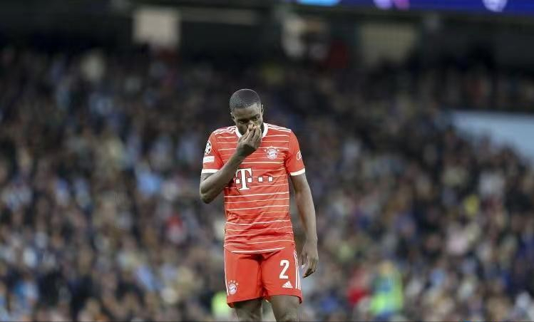 爱游戏在线登录-弗莱堡后防线表现稳定，连续零封对手