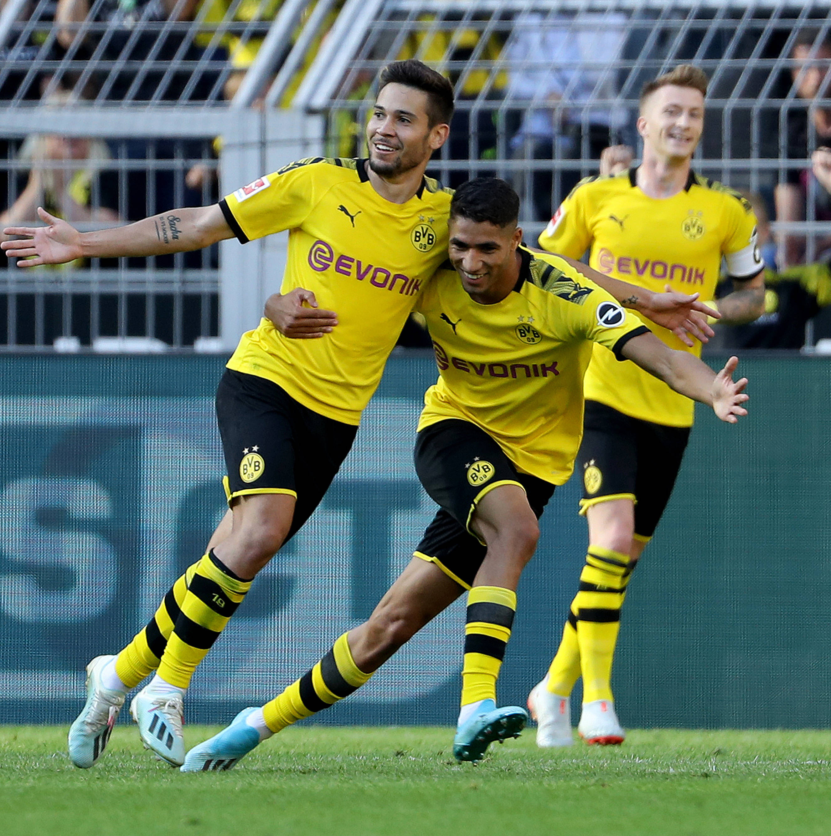 爱游戏官网-包含奥格斯堡主场击败对手，扭转保级困境的词条