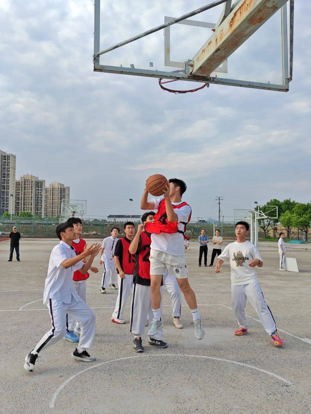篮球比赛的发展呈现出一派欣欣向荣的景象 篮球比赛的发展呈现出一派欣欣向荣的景象