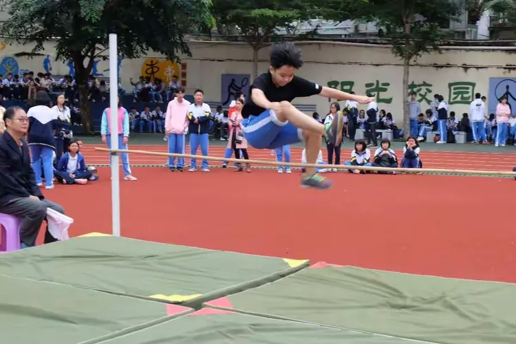 包含足球极限比赛高潮迭起,精彩纷呈的词条 包含足球极限比赛高潮迭起,精彩纷呈的词条