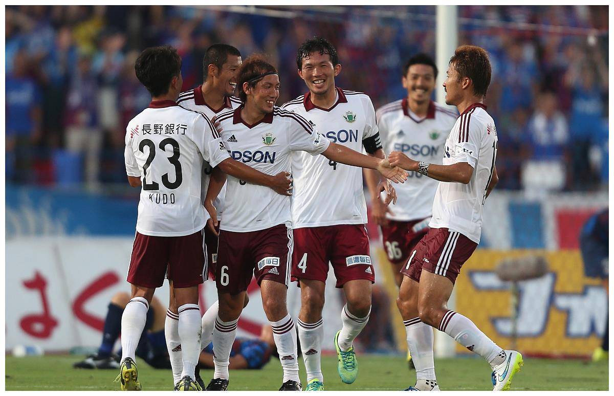 关于广岛三箭球员遭红牌罚下，雪上加霜！的信息