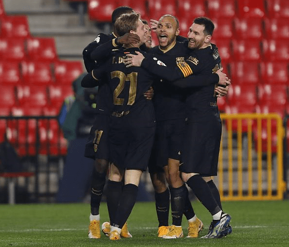 包含格拉纳达爆冷击败对手，晋级悬念保留的词条