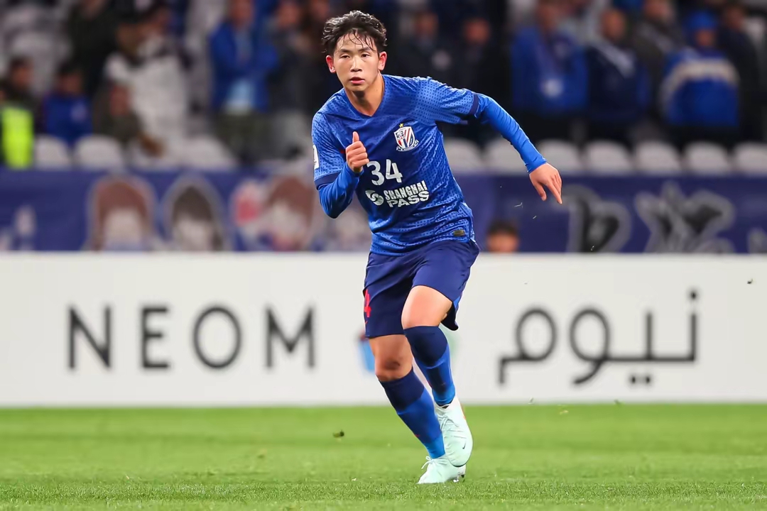 队员在比赛中斩获进球第一名