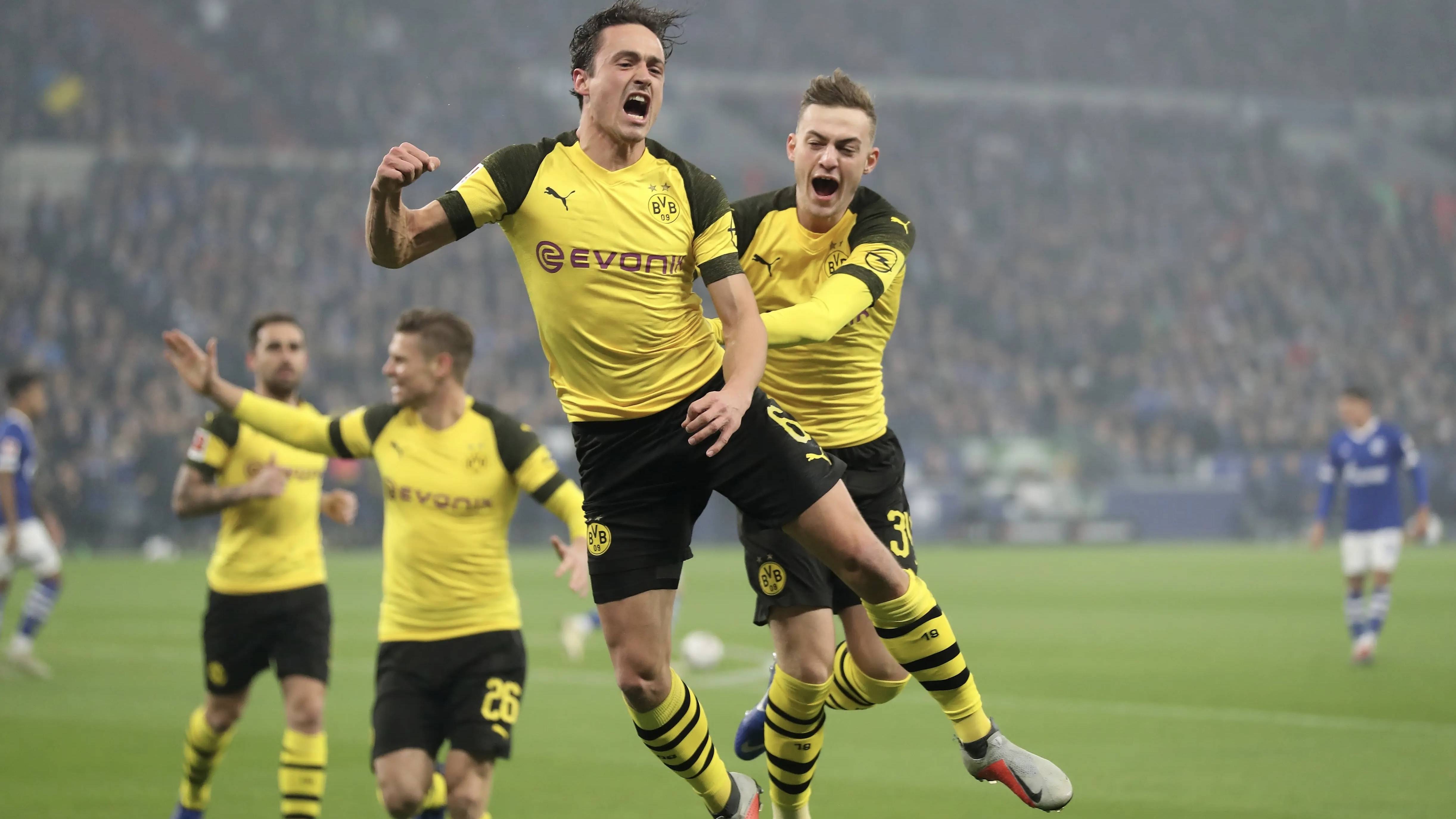 关于德甲榜首之争：拜仁慕尼黑胜多特蒙德的信息