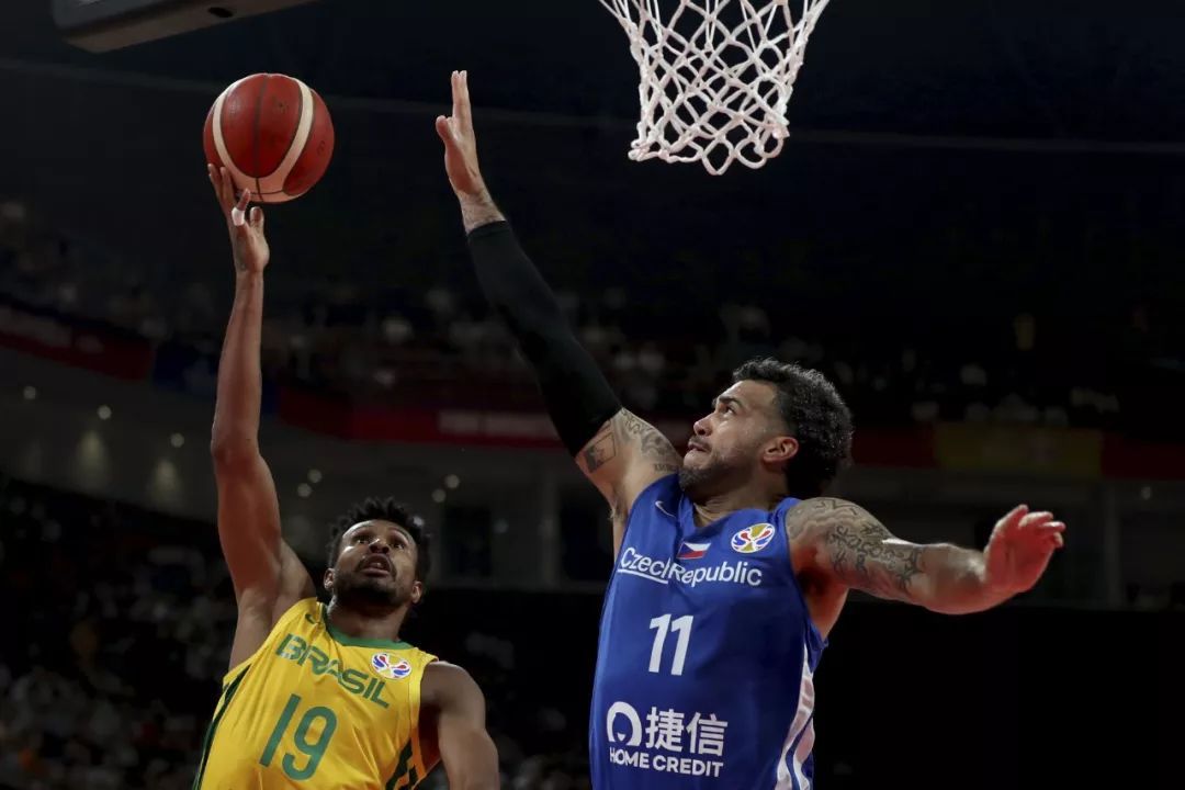 包含捷克逆袭力克荷兰，成功晋级四强的词条