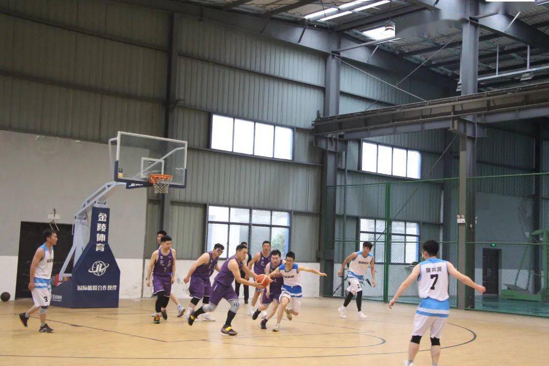 爱游戏中国官网-惊艳篮球比赛彰显运动精神，体验梦幻战场