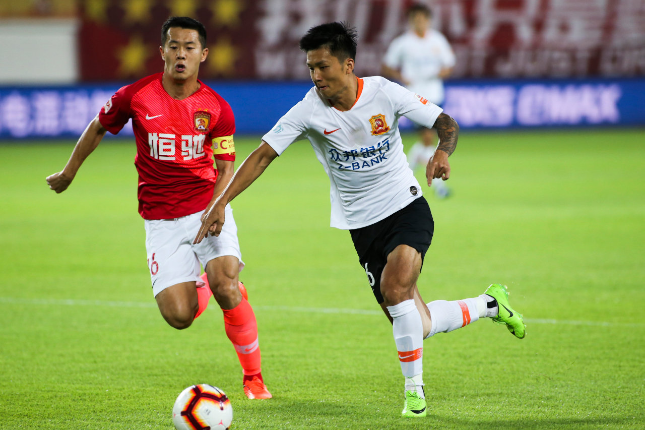 爱游戏中国官网-国安客场挑战恒大，胜算几何？