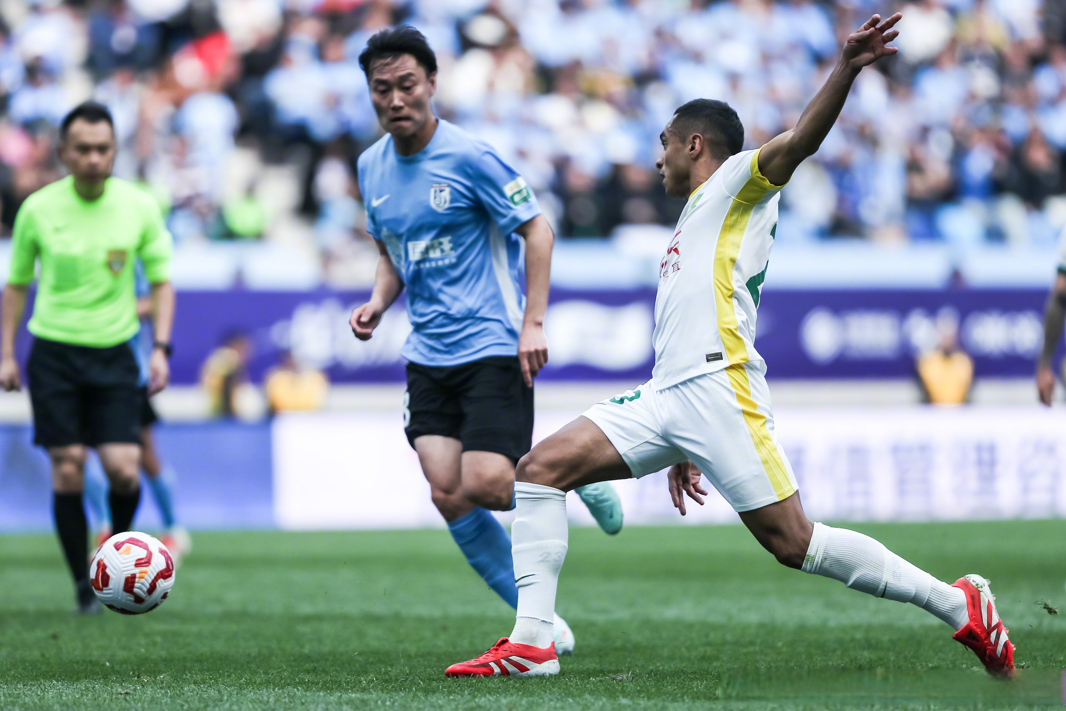 爱游戏官网入口-北京国安遭受连败，头球破门再失利