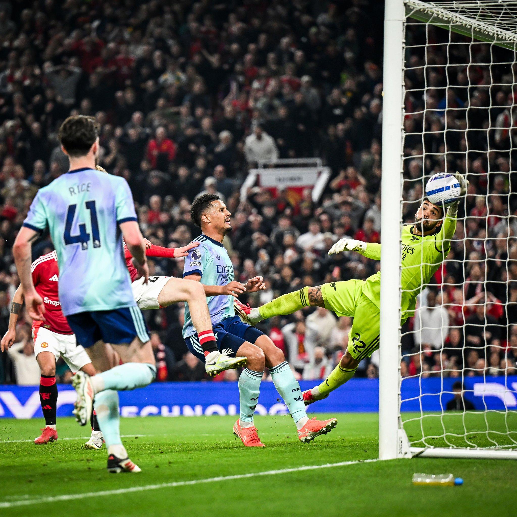 爱游戏官网-包含本轮足球赛场上的精彩一幕：惊险反击获胜的词条