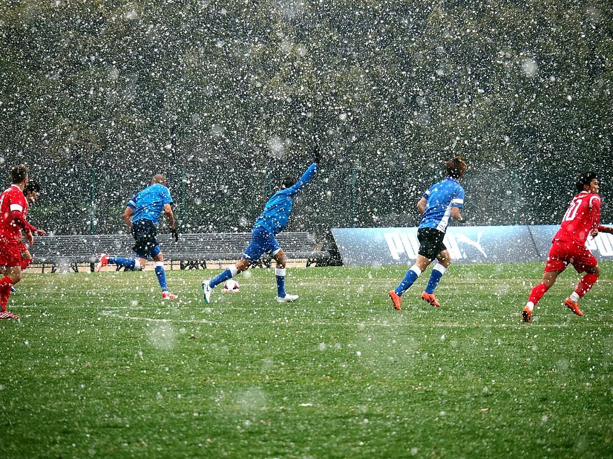 包含本轮足球赛场上的精彩一幕:惊险反击获胜的词条 包含本轮足球赛场上的精彩一幕:惊险反击获胜的词条