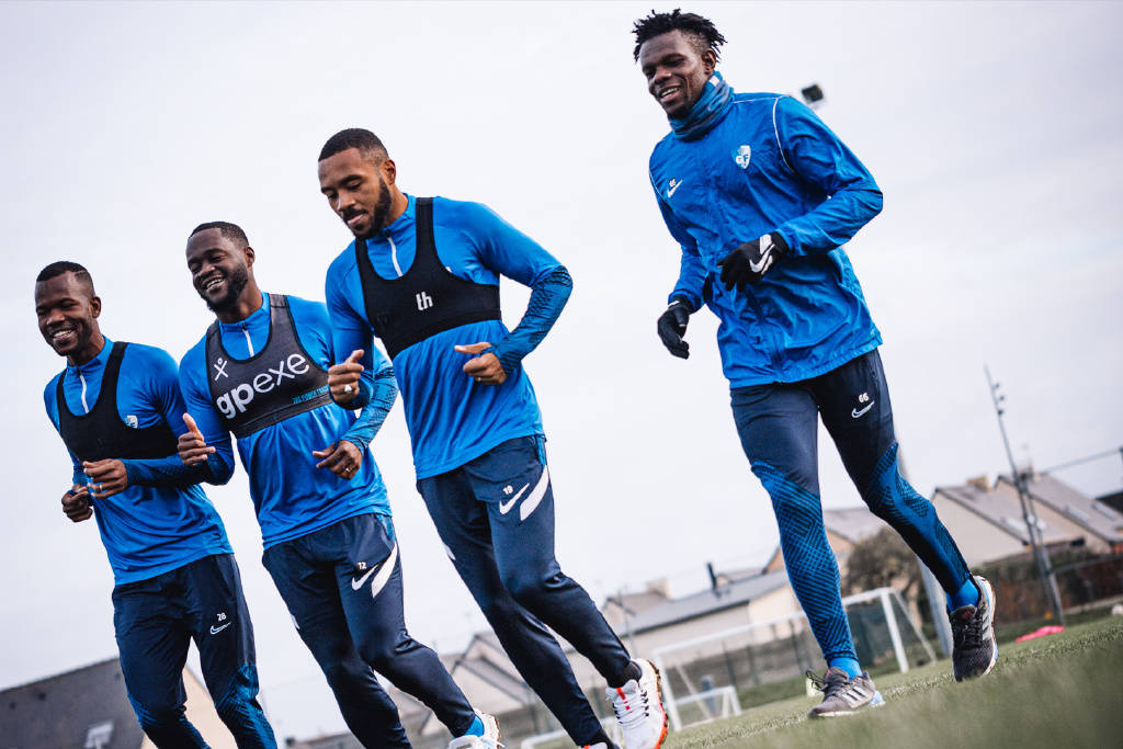 关于亚眠队主场不敌对手，表现逊色的信息