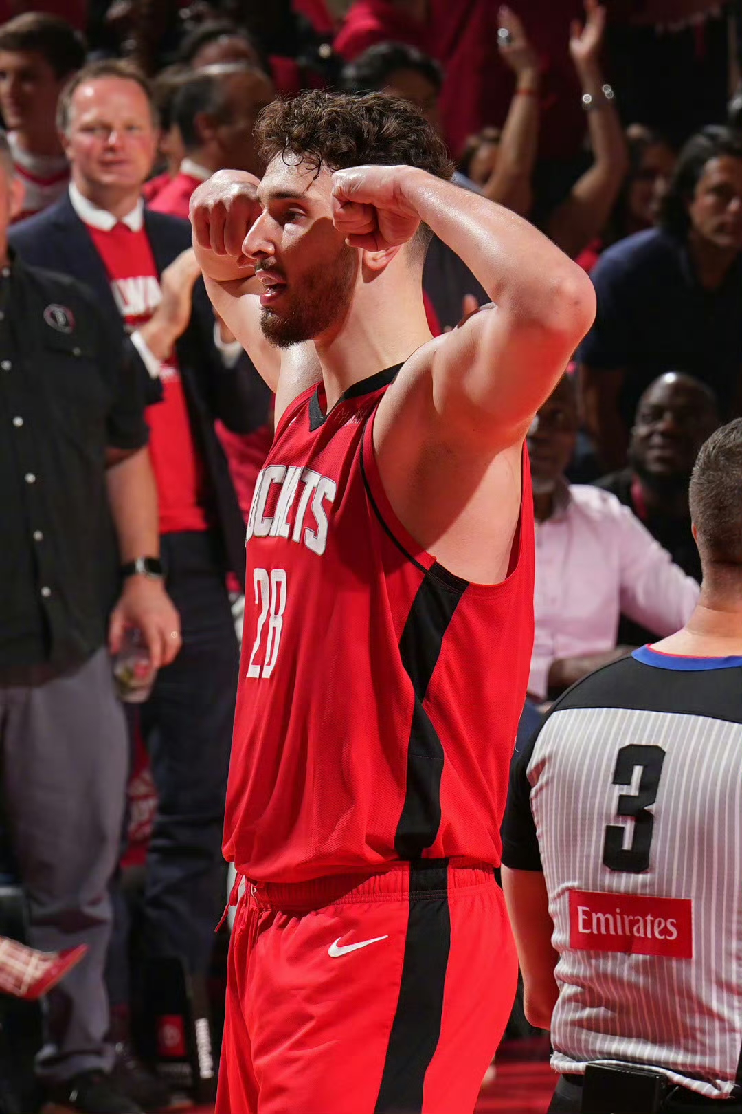 爱游戏在线登录-火箭主场击败热火，魔术客场逆转战胜鹈鹕的简单介绍