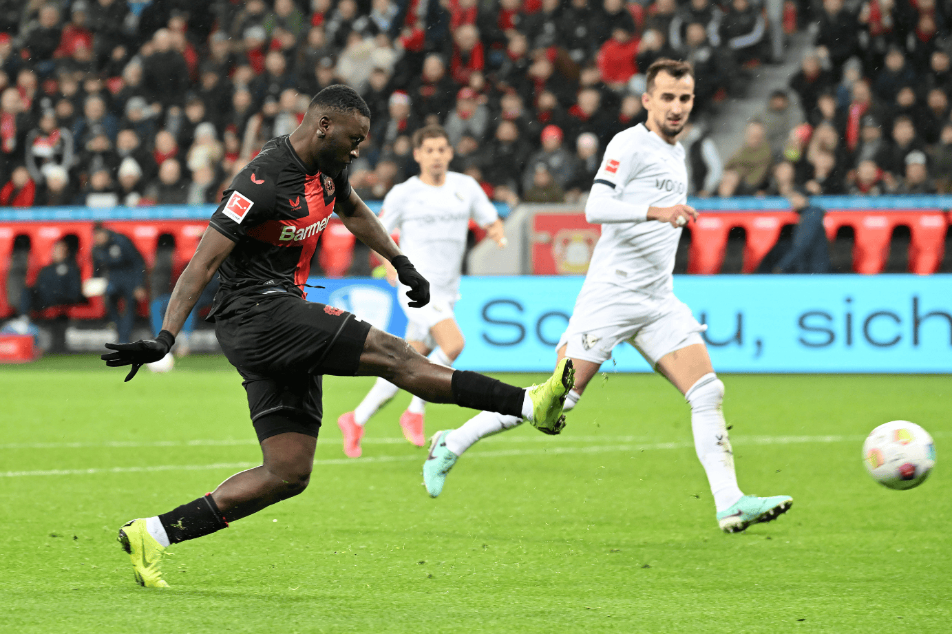 爱游戏官方入口-包含沃尔夫斯堡全队备战，战术轮换积极备战的词条